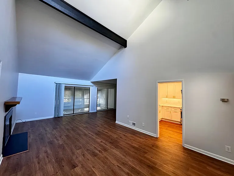 208 Lamplighter Cir — Photo 24