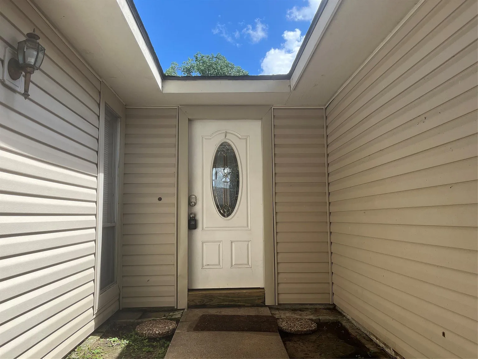 3 bed, 2.0 bath, 1644 sqft, $1,990 — Photo 3