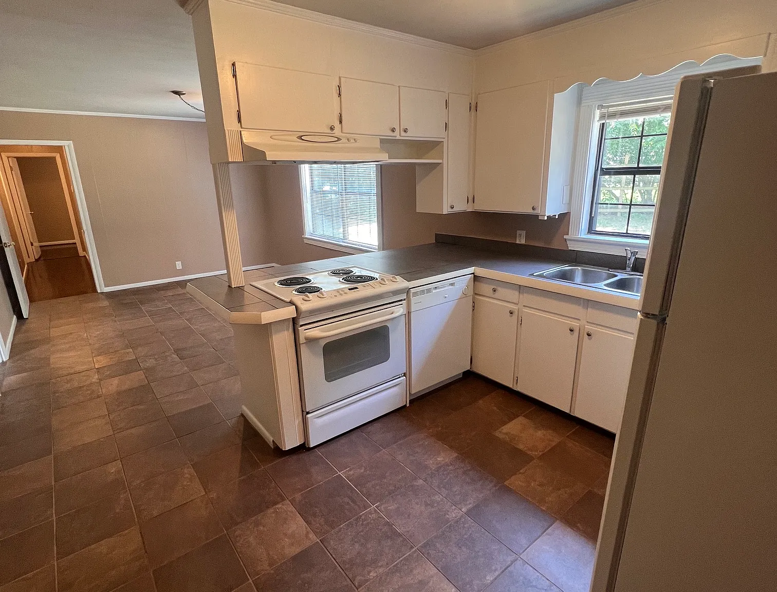 2224 Redtop Avenue - 10 — Photo 3