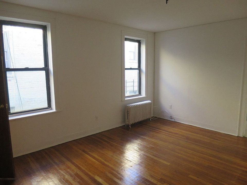 1st image of 2143 27th St APT D1