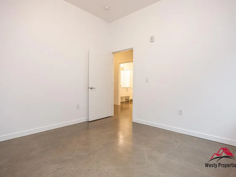 4526 NE 42nd Ave #106 — Photo 19
