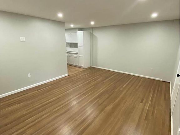 3rd image of 499 McLean Ave #1
