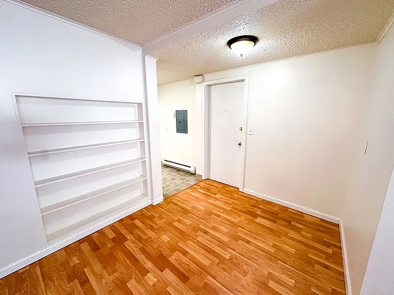 5241 15th Ave NE — Photo 8