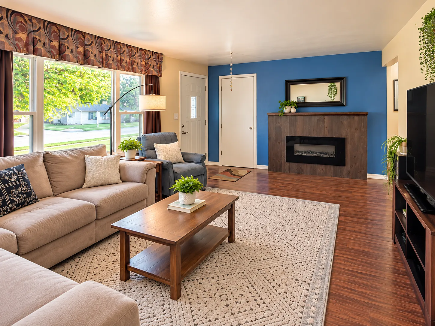 3 bed, 1156 sqft, $2,200 — Photo 3