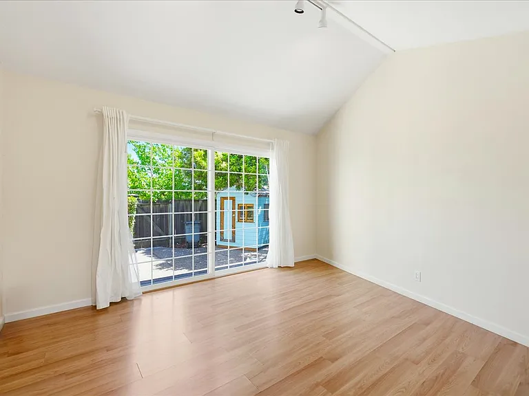 657 Sandy Hook Ct — Photo 9