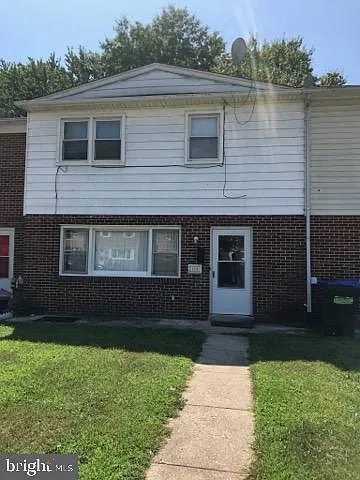 110 Charles Pl photo 1