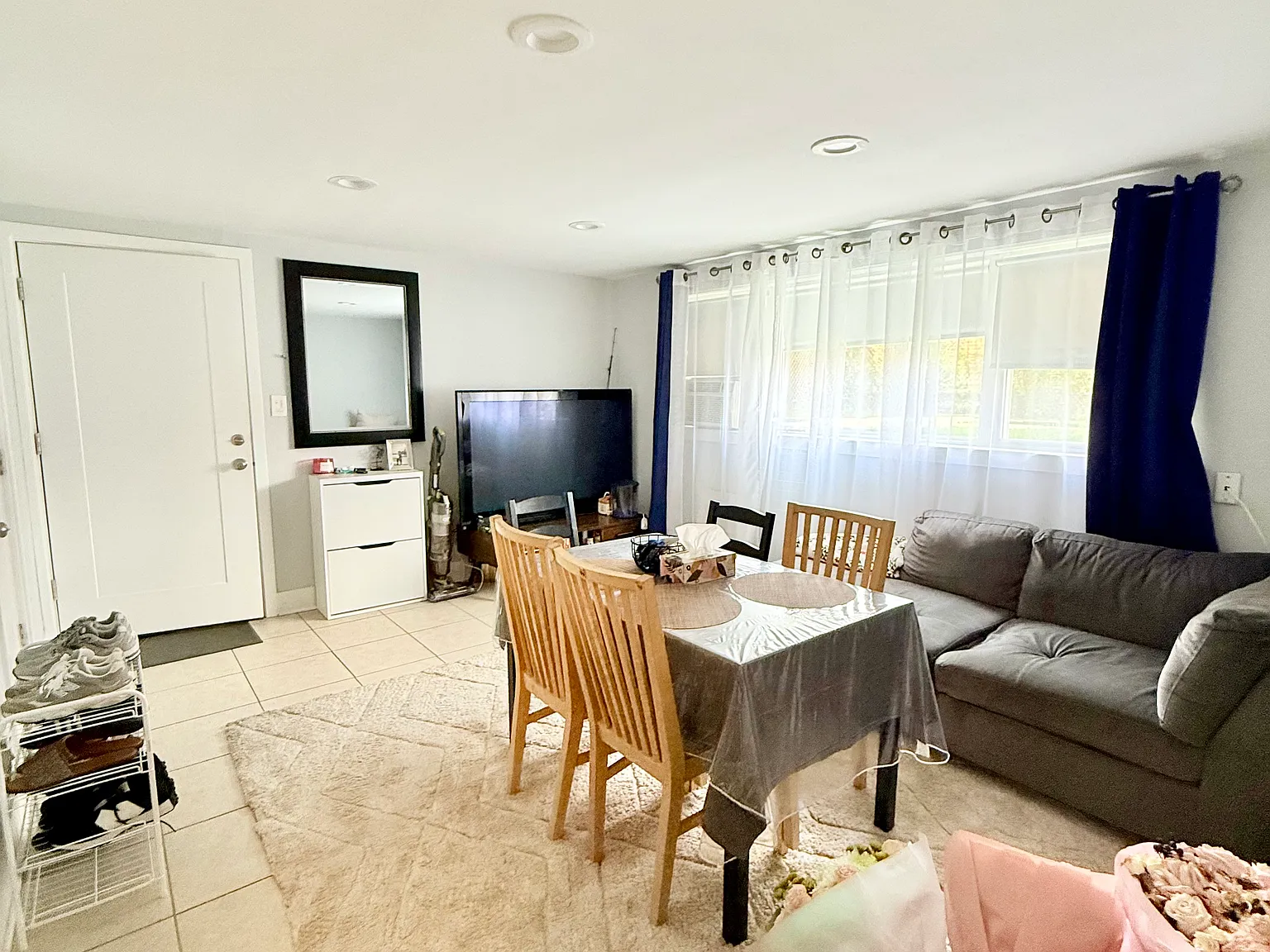 1 bed, 1.0 bath, $1,300 — Photo 2