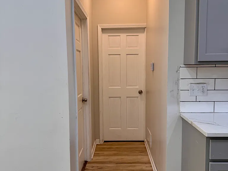 834 College Ave — Photo 15