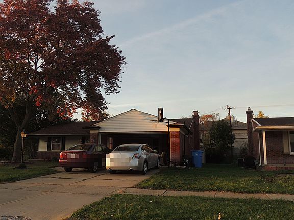 3rd image of 27380 Lawrence Dr