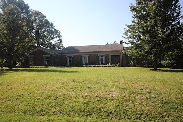 1st image of 575 Country Club Ln