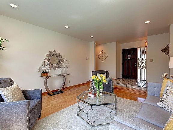 4th image of 1418 Pine Grove Way