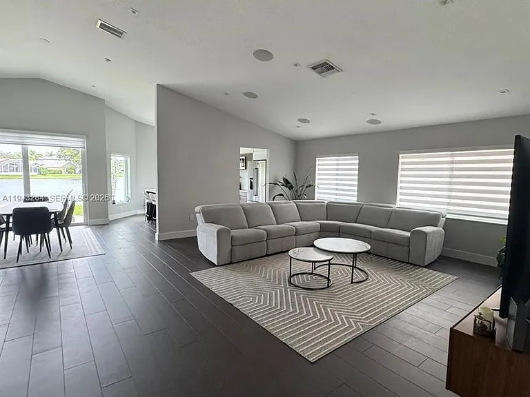 16440 Ruby Lake — Photo 3