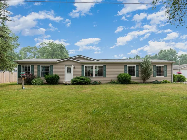 4886 N Dickenson Rd, Coleman, MI 48618