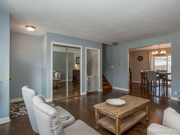 3rd image of 629 E Saint Charles Pl