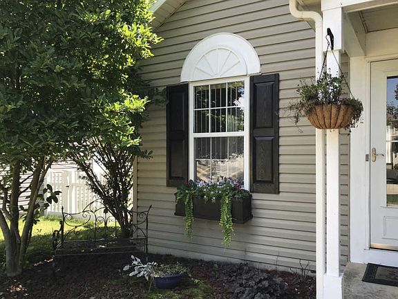 2nd image of 5820 Emerald Pointe Dr