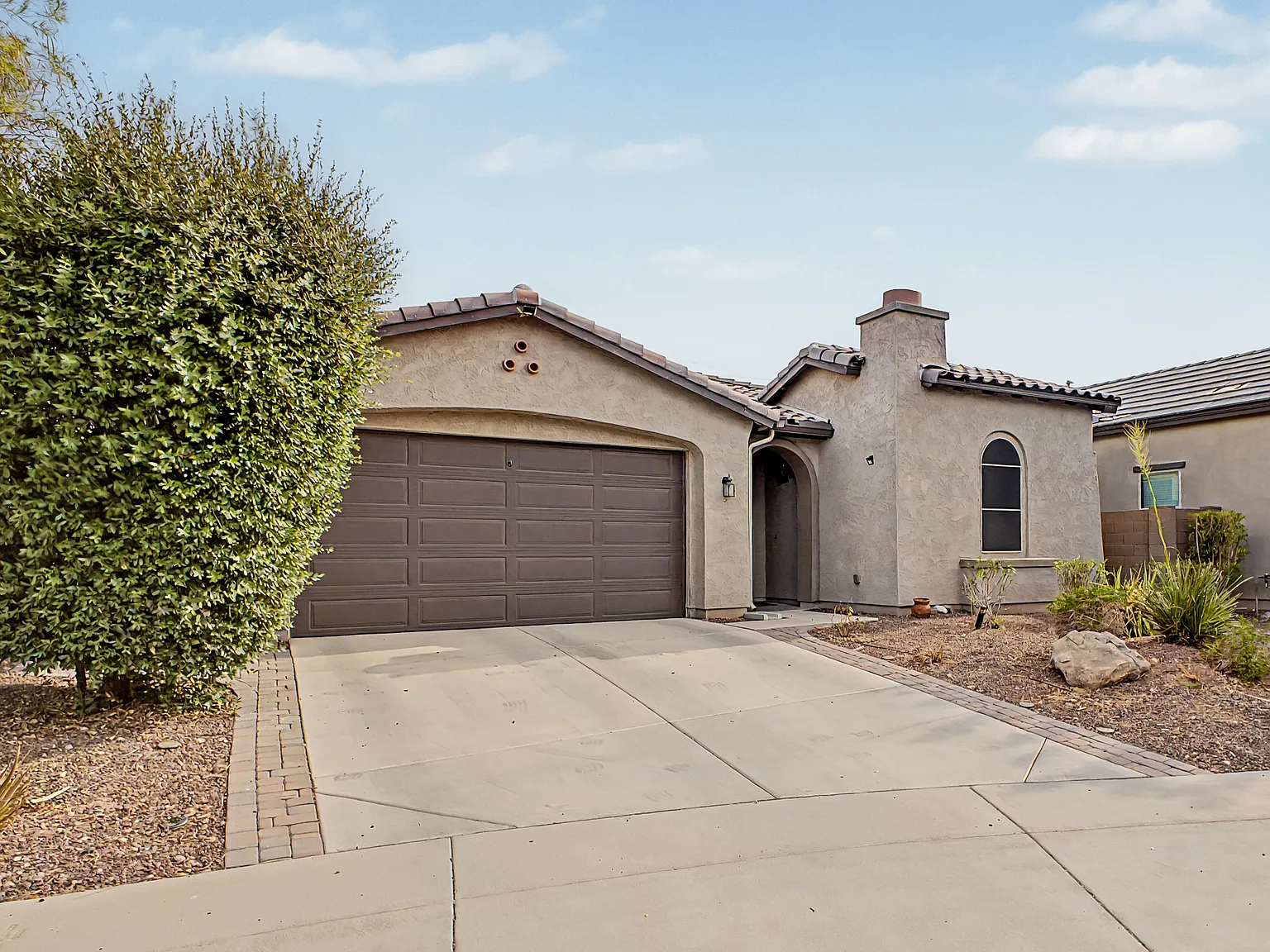 4 bed, 2405 sqft, $2,800 — Photo 3