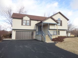 39W280 Chisholm Trl, Elgin, IL 60124