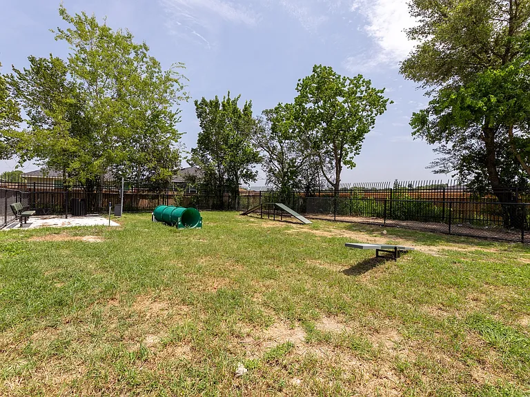 Cordova Apartments — Photo 29