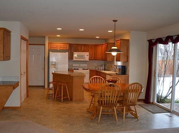 3rd image of 1211 N Winchester Ln