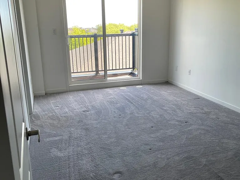 801 Heathrow Path N — Photo 24