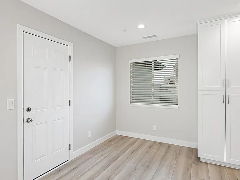 330 Ash Ave — Photo 7