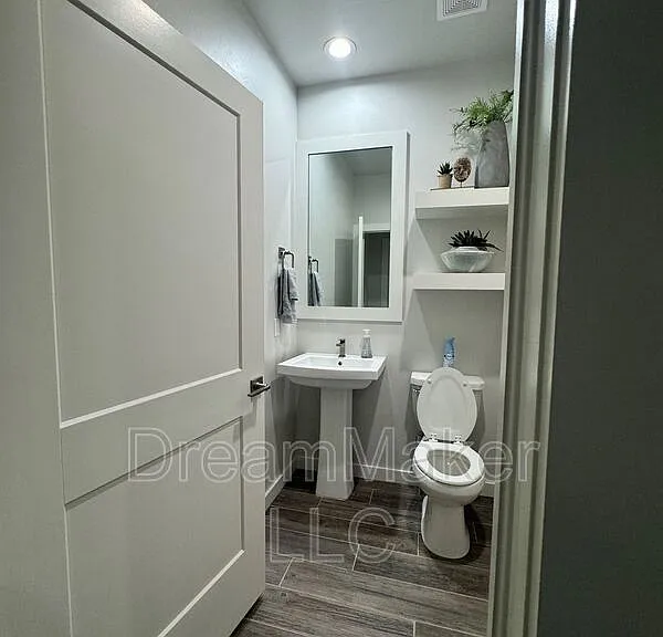 2807 Clifton Ter — Photo 6