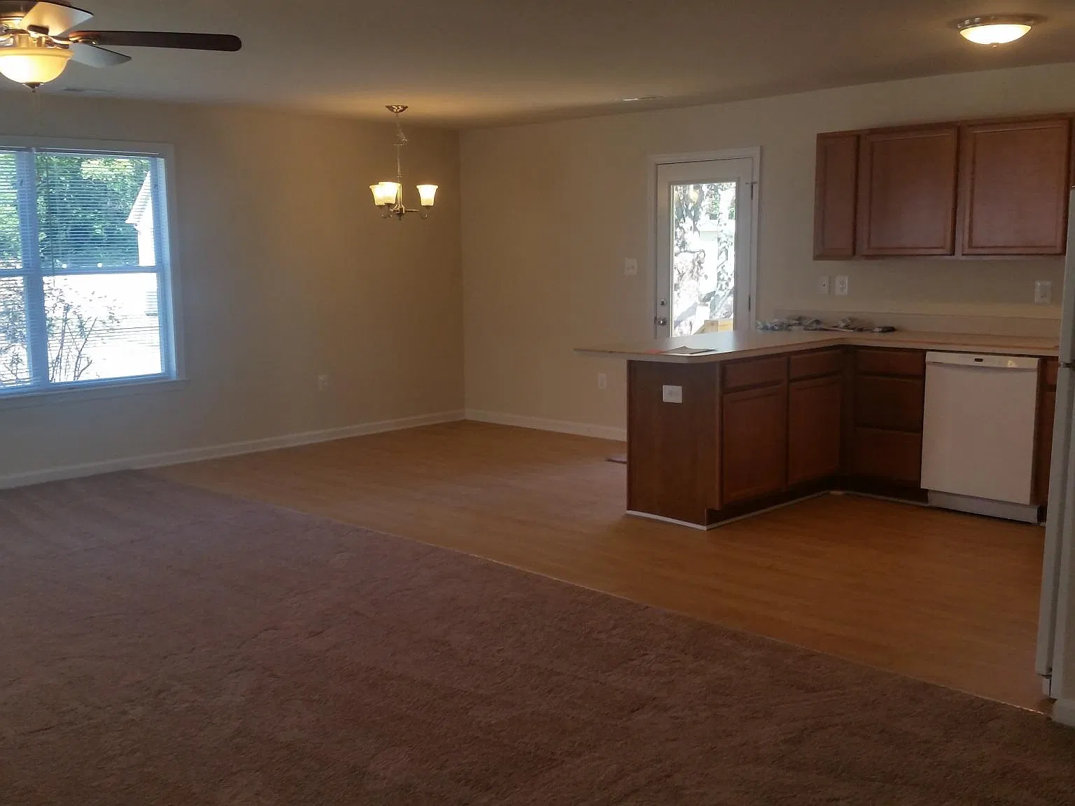 3 bed, 1200 sqft, $2,250 — Photo 4