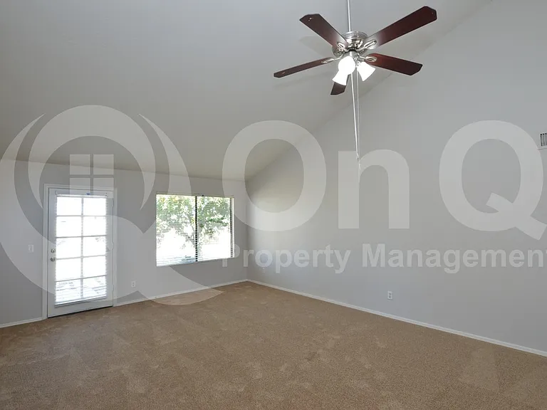 2808 E Nora St — Photo 9