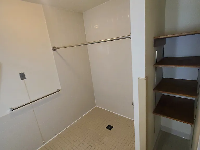 Tweeten Apartments — Photo 4