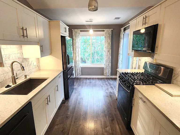 1522 Commodore Ct #6 — Photo 5