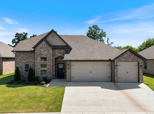 522 N Phoenix Rd, Fayetteville, AR 72704