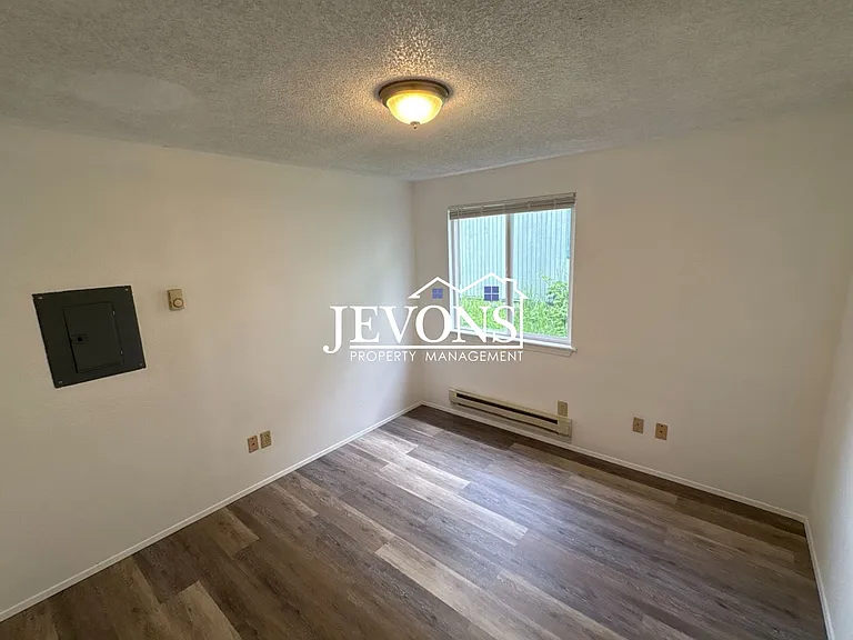 1722 E 56th St #1 — Photo 10