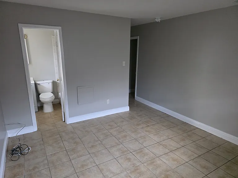 7832 W Laverne St — Photo 7