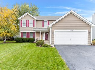 952 W Briarcliff Rd, Bolingbrook, IL 60440