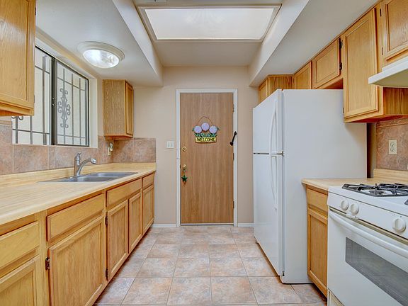 5th image of 1616 Hollyberry Dr NE