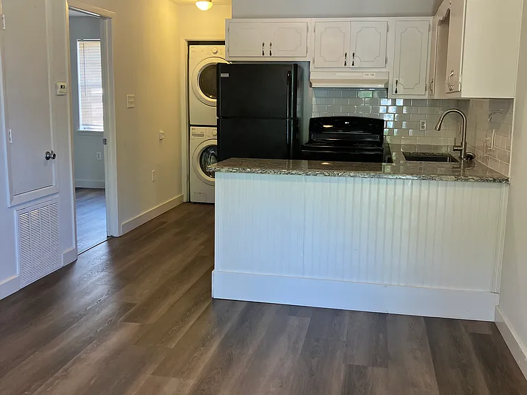 230 N 25th Ave #8 — Photo 2