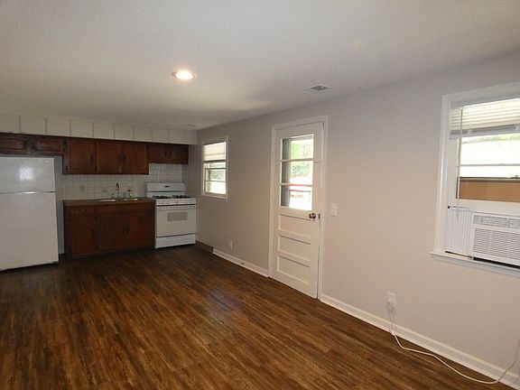 4th image of 8808 Orchard St #B