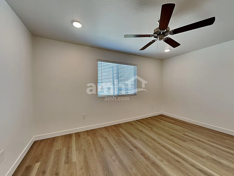 12611 W Flynn Ln — Photo 10