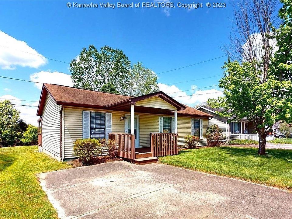 1st image of 40 Pine Dr
