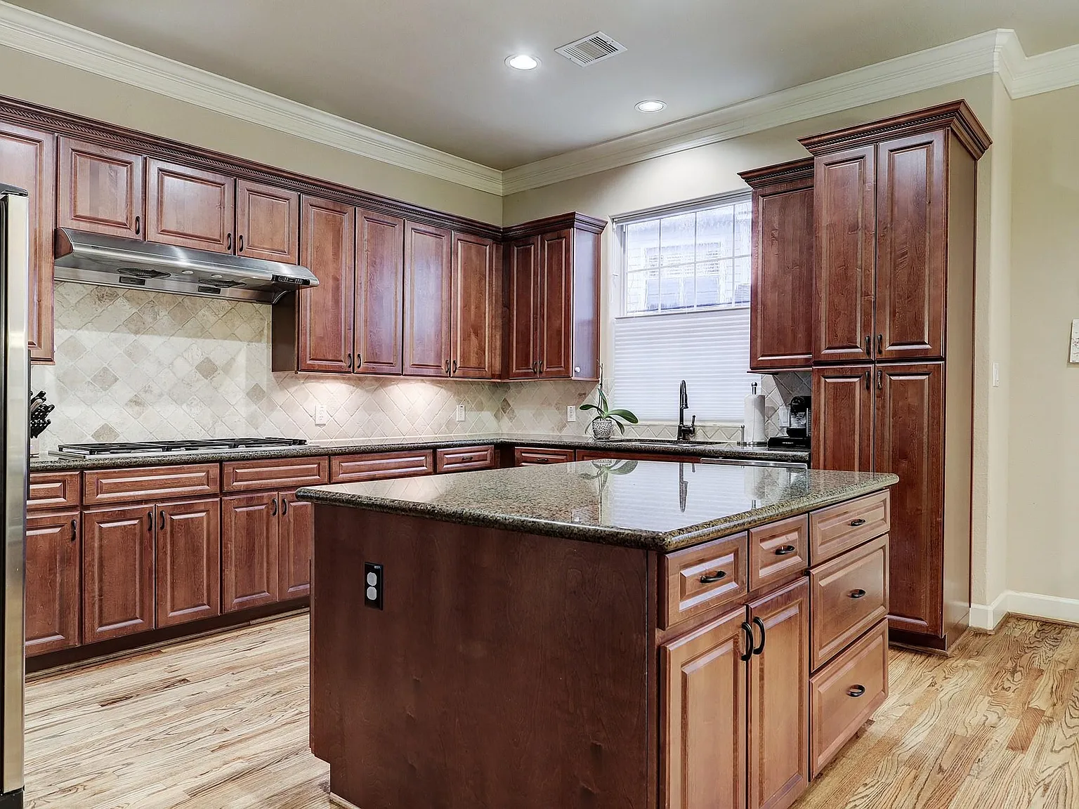 3 bed, 3.5 bath, 2503 sqft, $3,800 — Photo 3