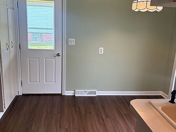 Eat in kitchen