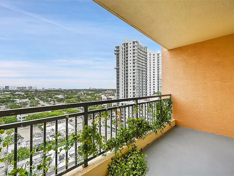 100 N Federal Hwy #1222 — Photo 41