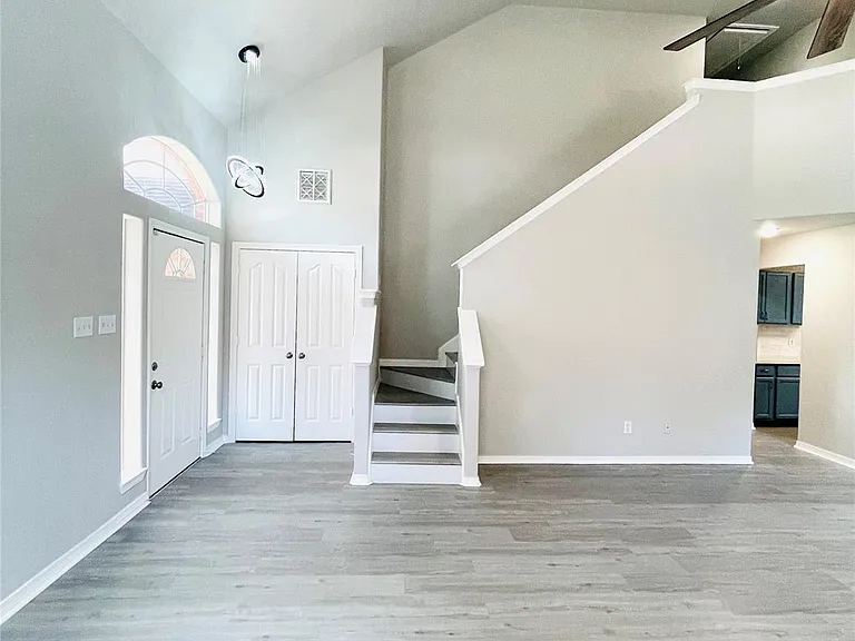 1719 Park Forest Dr — Photo 4