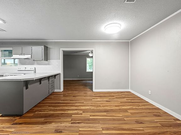 5th image of 34 Hinckley Cir
