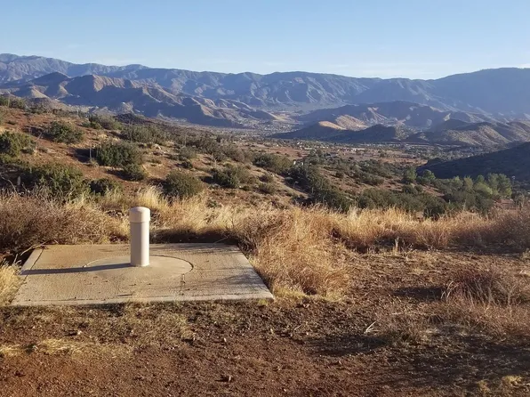 Rolandee St, Acton, CA 93510