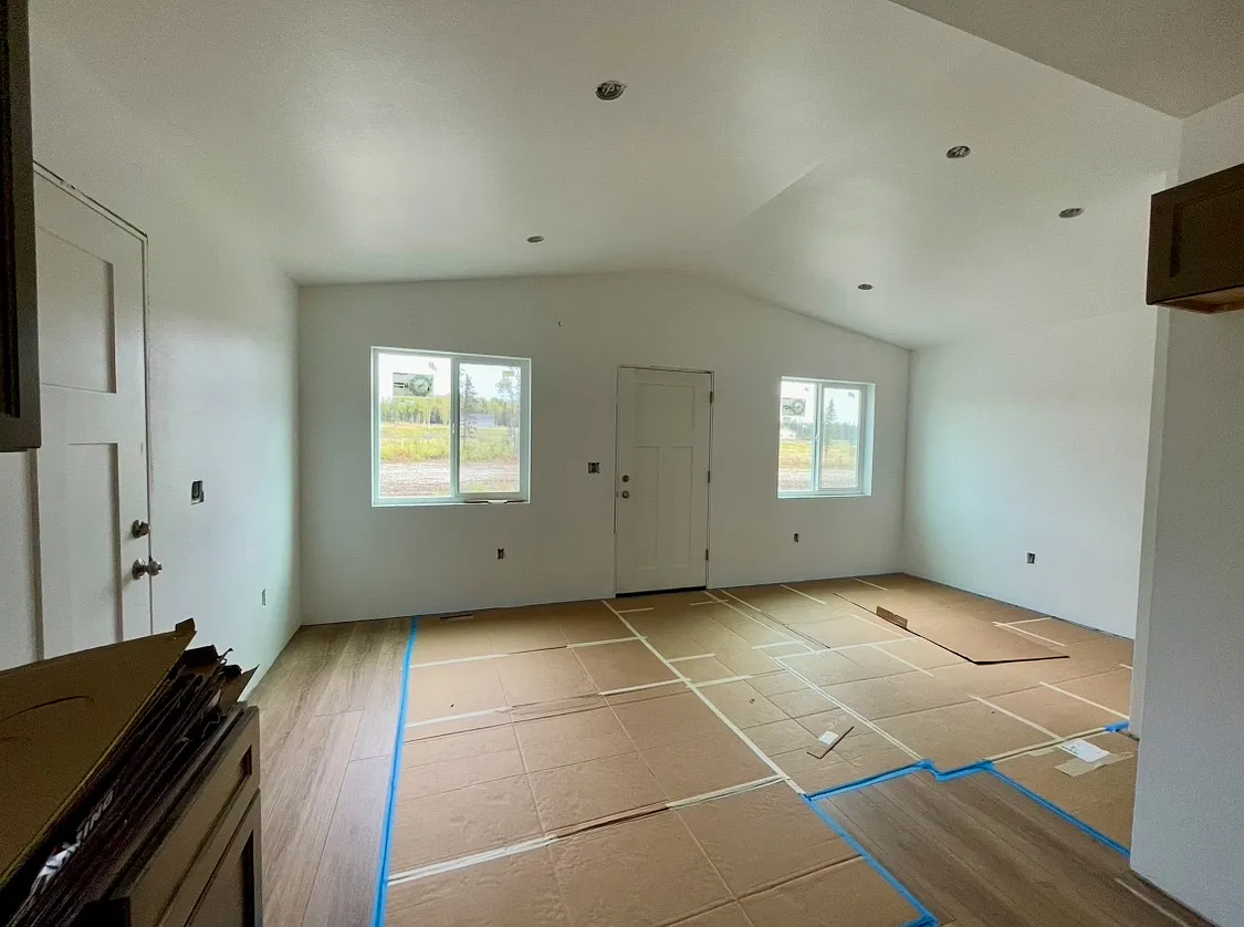 6737 W Queen Anne Ave — Photo 3