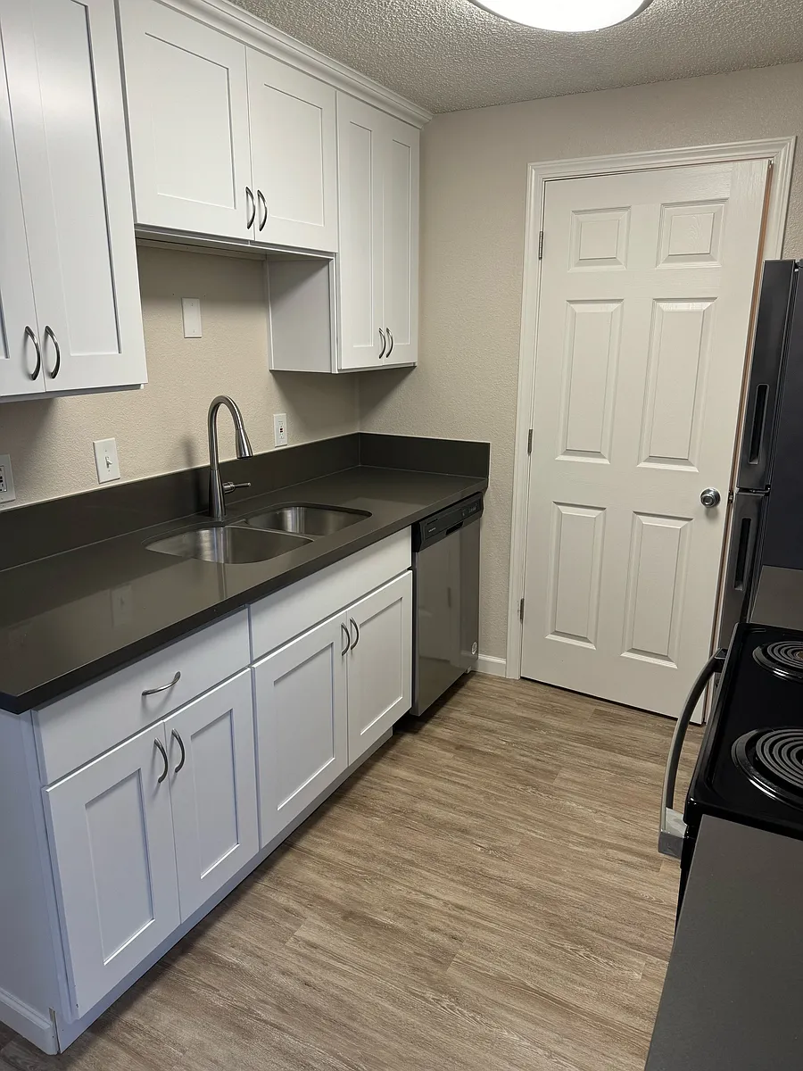 Building Photo - Emerald Park Apartments