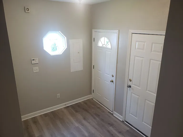 8129 Redmon Rd #B — Photo 16