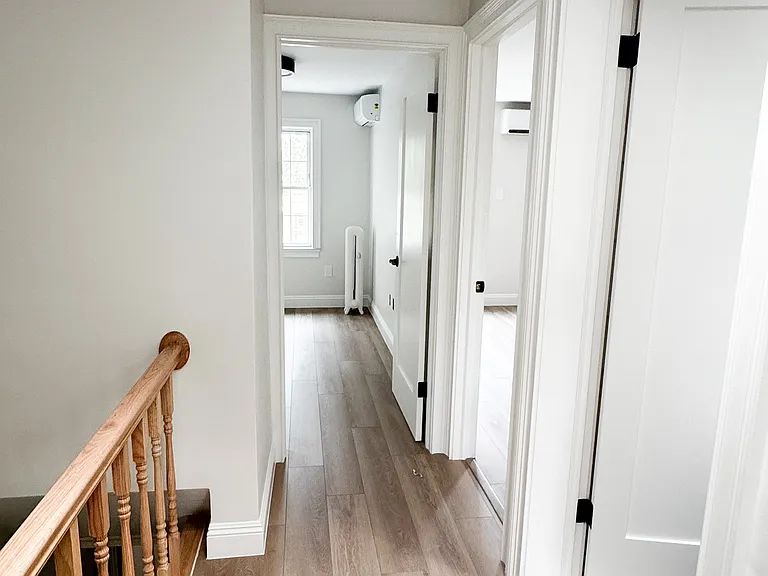 23-20 21st St #2 — Photo 8