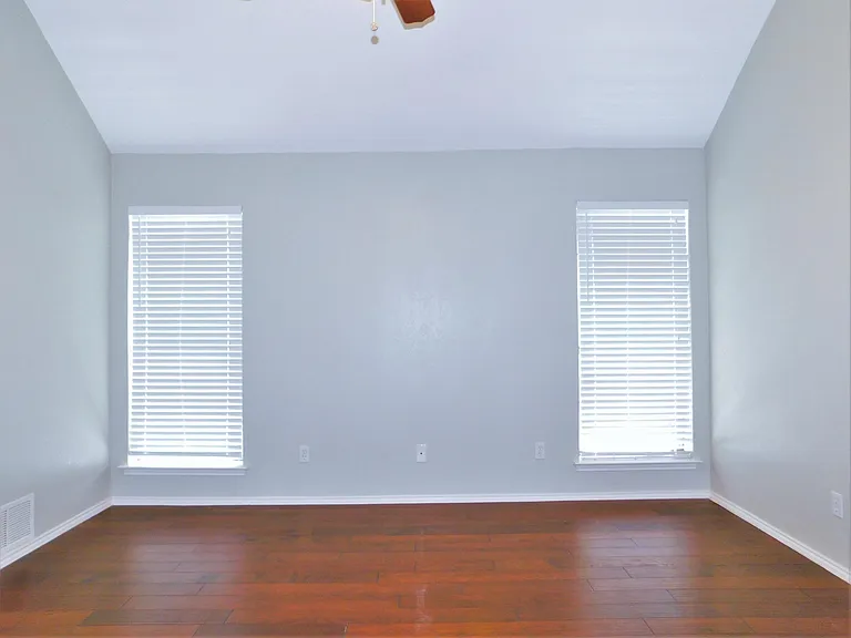 1539 Pickwick Ln — Photo 14